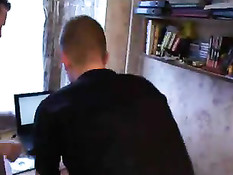 Дамочка из России занимается сексом с тремя молодыми любовниками