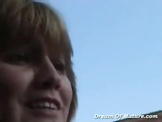 Русская мамочка знакомится с молодым парнем и занимается сексом