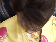 Он сделал куннилингус и трахнул японскую девку в волосатую киску