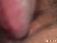 Он сделал куннилингус и трахнул японскую девку в волосатую киску