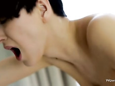 Николь примеряет свои наряды, а потом занимается сексом с парнем