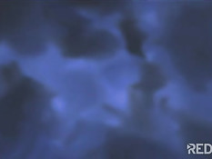 Лесбиянка делала куннилингус связанной детке и трахала страпоном