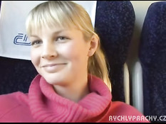 Парень разводит чешскую девку на публичный секс в вагоне поезда