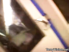 Шалавы бродят по ночному лондонскому метро и занимаются сексом