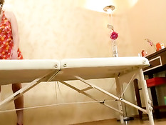 Он сделал массаж с маслом и оттрахал русскую девушку с косичками