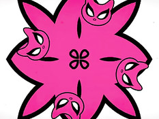 Брюнеточка Алиса в белых чулочках мастурбирует вибратором клитор