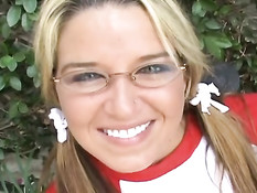 Студент снимает порно от первого лица со своей молодой подружкой