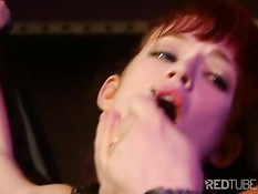 Мужчина и женщина в фетиш порно отшлёпали связанную девчонку