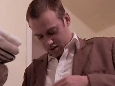 Roxy Jezel отсасывает и ебётся с парнем на глазах всех его приятелей