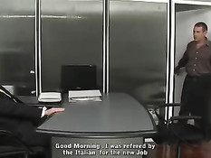 Босс гомосексуалист вызвал к себе работника и оттрахал в кабинете