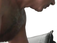 Босс гомосексуалист вызвал к себе работника и оттрахал в кабинете