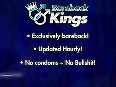 Молодой блондин делает минет голубому дружку на свежем воздухе