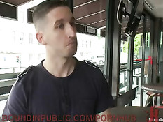 Порно клип ролевых сексуальных игр молодых геев в городском баре