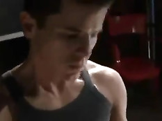 Итальянский гей ночью зашёл в комнату к парню и оттрахал его в зад