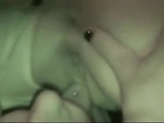 На вечеринке панк-рокеров происходит секс оргия и снимается порно