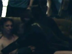 На вечеринке панк-рокеров происходит секс оргия и снимается порно