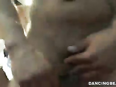 Порно видео с безбашенными девушками сосущими стриптизёру член