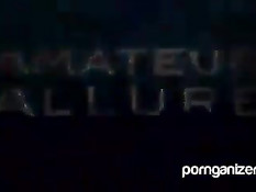 Парень оттрахал двух молоденьких брюнеток и кончил прямо в ротик