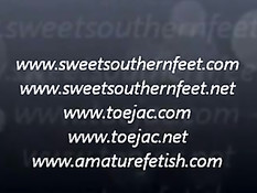 Порно мамочек любящих сосать и вылизывать друг дружке ступни ног