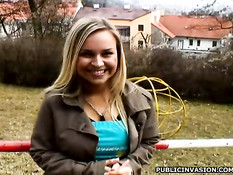 Европейская блондинка согласна отсосать на улице и сняться в порно