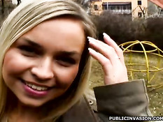 Европейская блондинка согласна отсосать на улице и сняться в порно