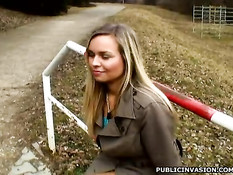 Европейская блондинка согласна отсосать на улице и сняться в порно