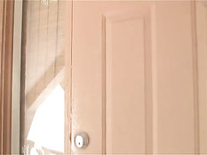 Большие члены хорошо входят в узкие дырочки молодых девчонок