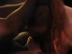 Мужчина свингер приглашает к себе домой негра для сисястой жены