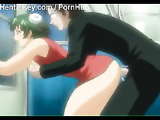 Парень в поезде подошёл к аниме девушке сзади и взял её за грудь