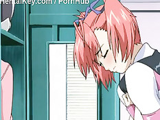 Застал аниме девочку в раздевалке и отодрал после страстного минета