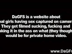 Девушка в очках надела страпон и на кухне оттрахала свою подругу