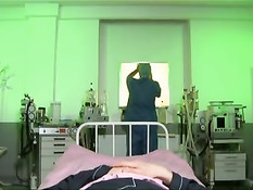 Медсестра с большой грудью может удовлетворить больного и врача