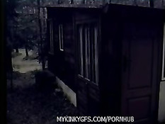 Леди в латексной одежде заставляет рабыню вылизать свои сапоги