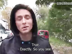 Голубой чешский парень согласился подрочить и отсосать на природе