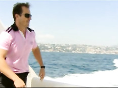 Жаркий минет и анальный секс с красивой девушкой на морской яхте