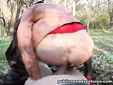 Турист снял на улице красивую блондинку и оттрахал в глухом лесу