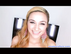 18-летняя блондинка Zoey сделала минет и попрыгала на члене парня