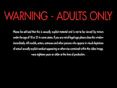 Парень с видеокамерой заглянул в гости к блондиночке и снял порно