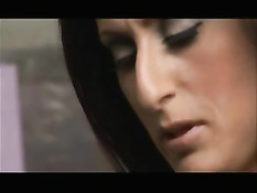 Стриптизёрша Luscious Lopez танцует у шеста и трахается с мужчиной