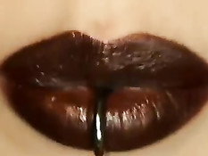 Evelyn Lin захотелось секса и она заглянула в гости к парню в очках