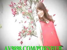 Парень сделал куннилингус японке в красном платье и получил минет