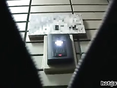 Японские девочки должны покорно исполнять сексуальные желания