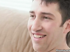 Alyssa Reece возбудила себя вибратором, а потом подрочила парню