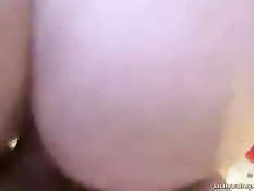 Парень ебёт молодую брюнетку раком, а потом кончает прямо в ротик