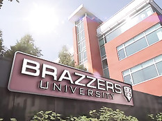 Он подглядывал за девушками в раздевалке и трахал сучек на полу