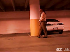 Лысый белый дедушка в разных местах ебёт молодую азиатскую суку