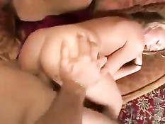 Молодая блондинка Madison Scott отсосала парню и залезла на член