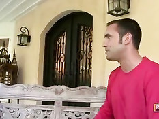 Застенчивая девочка Marie Mccray сделала минет и залезла на член