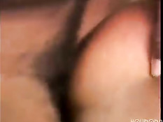 Чёрная тёлка широко раздвинула ноги и насладилась куннилингусом