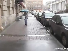 Милая русская брюнетка согласилась за деньги прийти порно кастинг